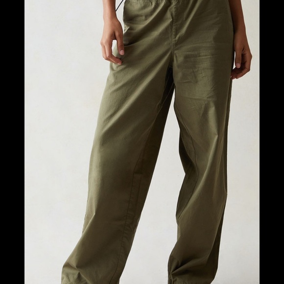 PacSun Pants - NWT Olive green pacsun parachute Pants size Large